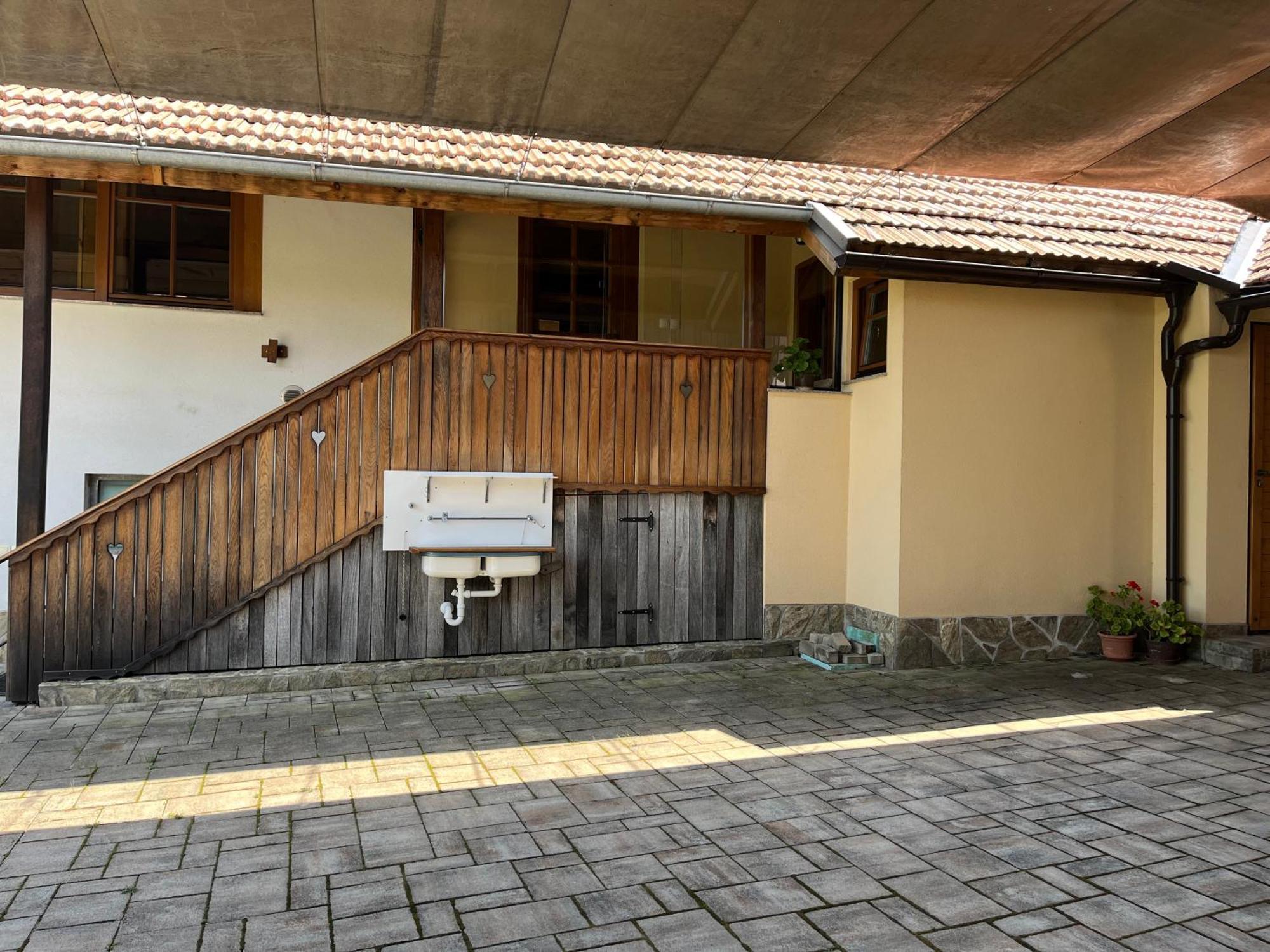 Vila Domacija Brdar Adlesici Exteriér fotografie